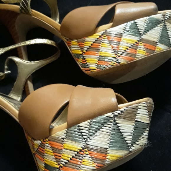 Shoes - Picture 4 of 6